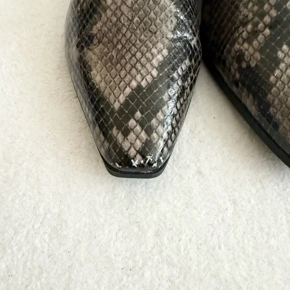 Marc Fisher Bravi 4 Gray Snakeskin Loafers Size 7.5 - Picture 5 of 7